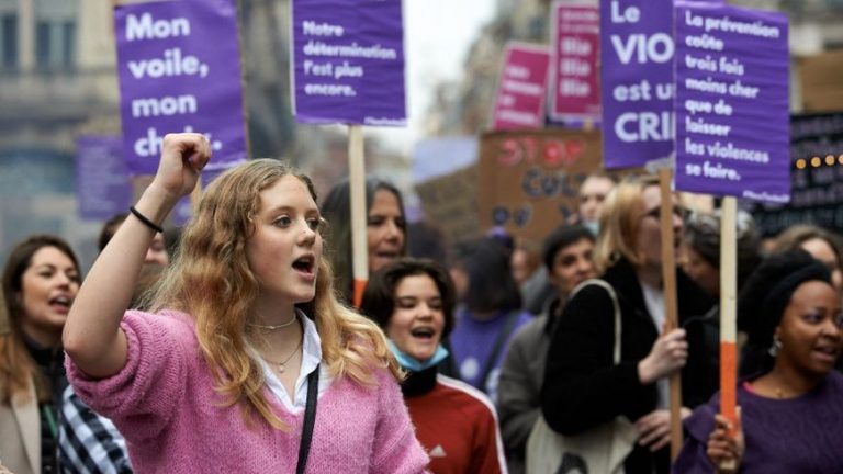 Grève feministe du 8 mars : les femmes descendent dans la rue et continuent à s’organiser contre les inégalités !