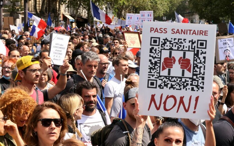 Mobilisations massives contre le pass sanitaire de Macron