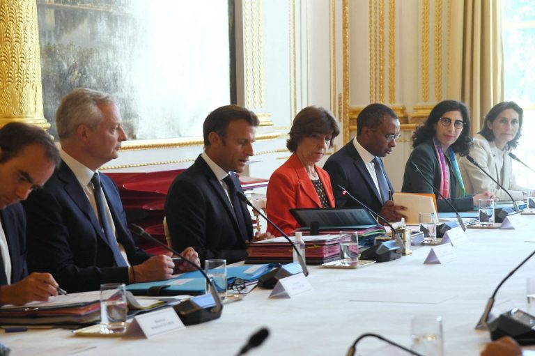 Rentrée antisociale : Macron annonce la « fin de l’abondance »