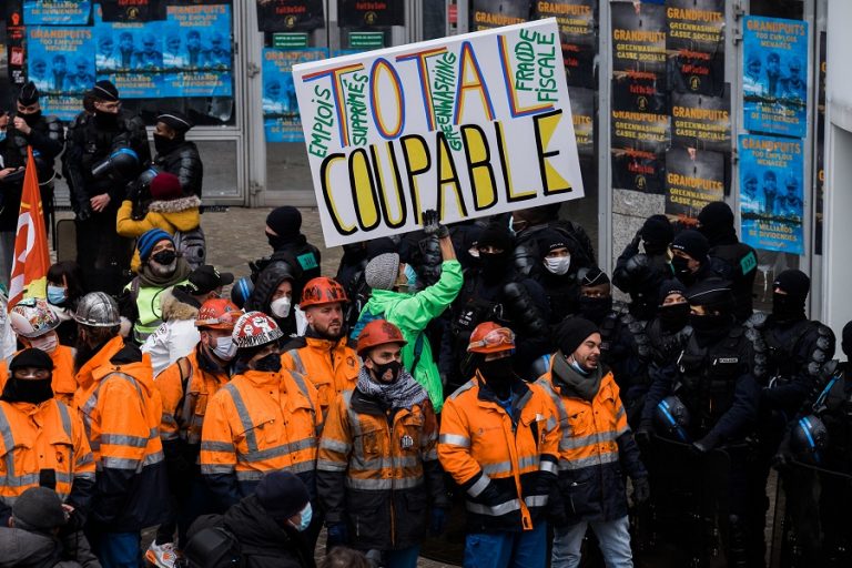 Les raffineurs montrent la voie : toutes et tous en grève le 18 octobre !