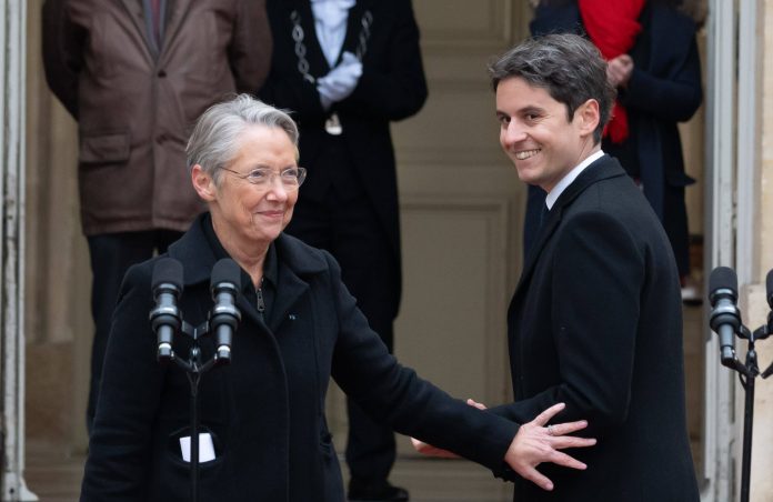 la-passation-de-pouvoir-entre-elisabeth-borne-et-gabriel-attal-a-eu-lieu-a-14h30-mardi-photo-sipa-jacques-witt-1704814907