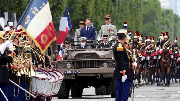 Les perspectives démocratiques des révolutionnaires face à la Ve République