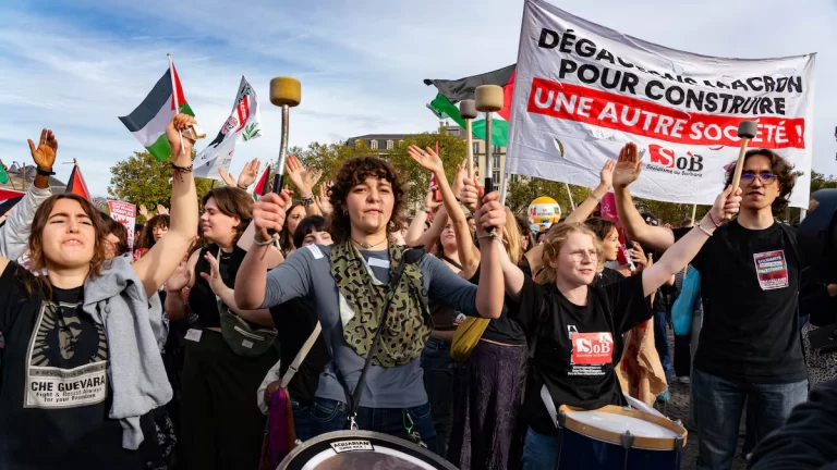 La Macronie à bout de souffle : Construisons une alternative révolutionnaire face à la crise politique !