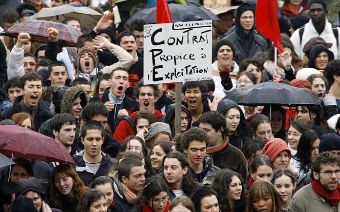FRANCE-POLITICS-EMPLOYMENT-CPE-PROTEST Manifestation 2006