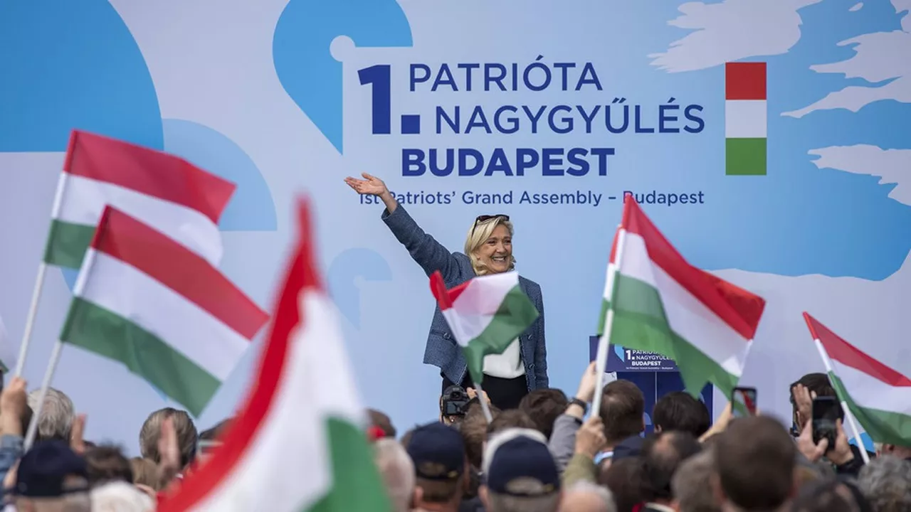 En visite à Budapest le 23 mars, Marine Le Pen a exalté dans son discours le bilan de Viktor Orban, en campagne électorale. (Photo Imago/Martin Fejer/SIPA)