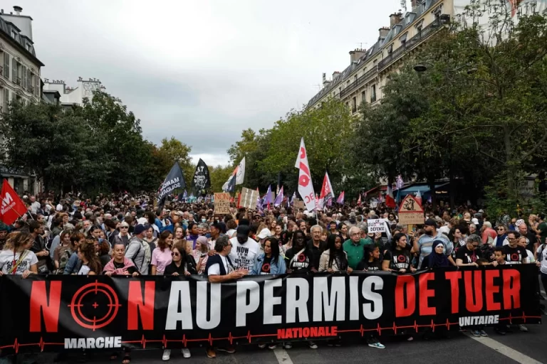Tuer n’est pas un droit, la rue rejette le « Permis de tuer XXL »