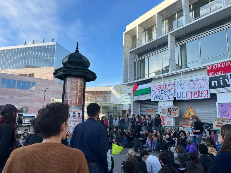 La jeunesse anticapitaliste occupe l’université de Paris 8